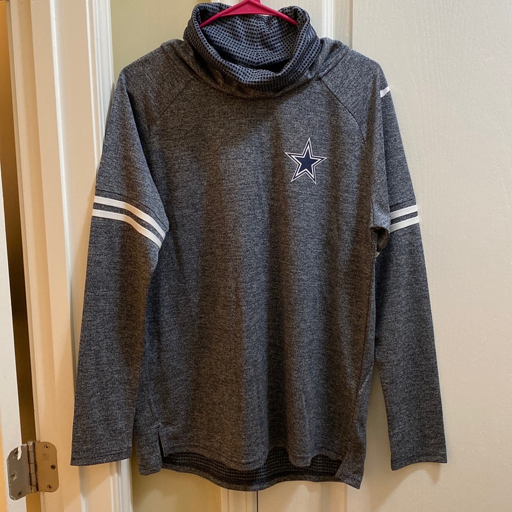 Nike Cowboys Turtleneck sweatshirt. Size Medium. NWOT. Perfect condition.